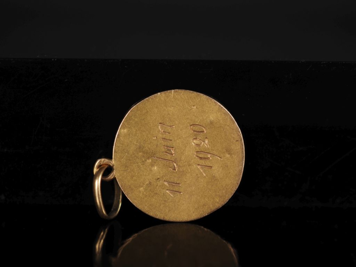 Médaille de style Louis XVI en or jaune 750, à décor de trèfle à quatr