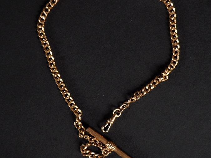 Giletière en or jaune 750, maille gourmette, agrémentée d'un fer à che