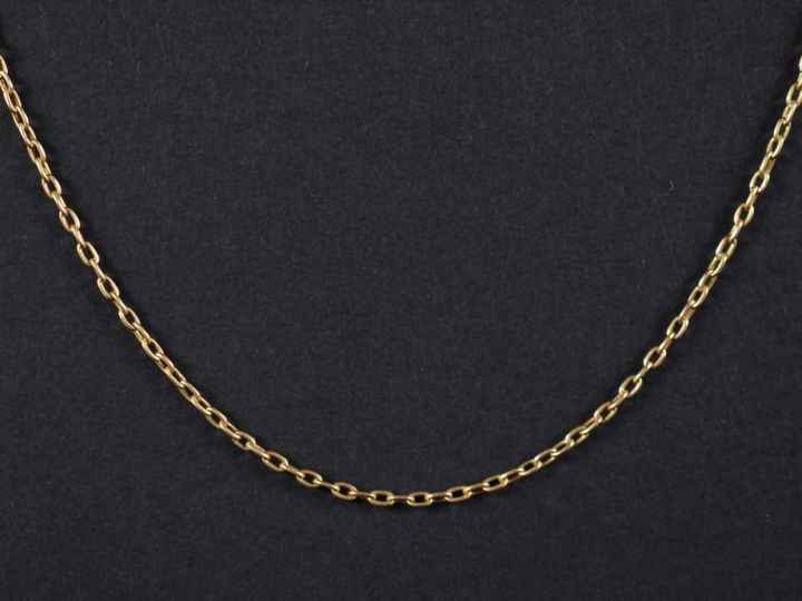 Chaine en or jaune 750, maille forçat.  Long. 46 cm Poids tel. 3,33 g 