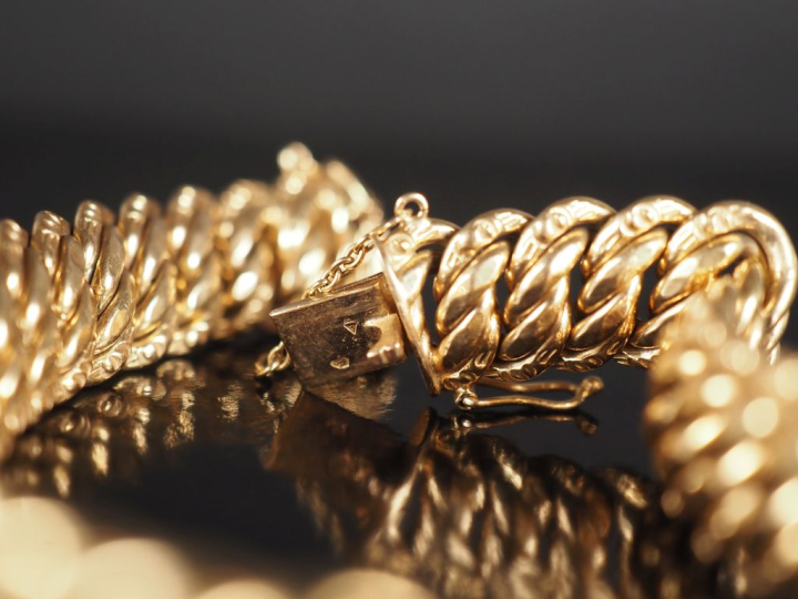 Bracelet souple en or jaune 750, maille américaine.  Chainette de sécu