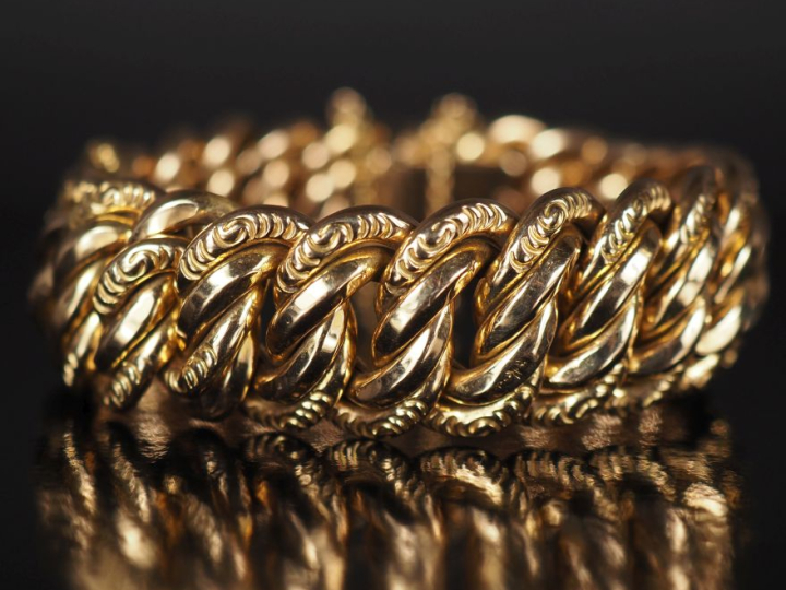 Bracelet manchette en or jaune 750, maille américaine.  Chainette de s