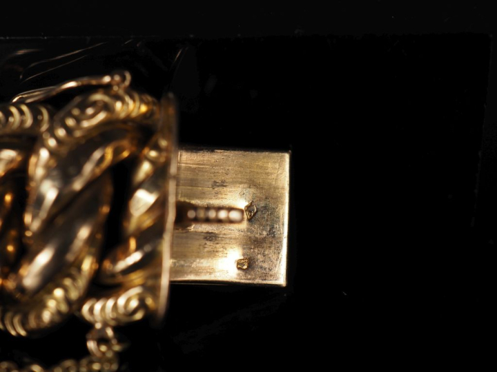 Bracelet manchette en or jaune 750, maille américaine.  Chainette de s