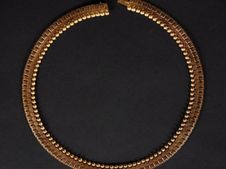 Vente aux enchères Collier articulé en or jaune 750, maille plate fantaisie, agrémenté en