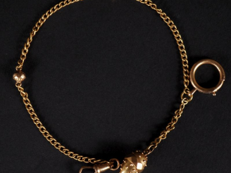 Vente aux enchères Petite giletière en or jaune 750, à décor de boules et se terminant pa