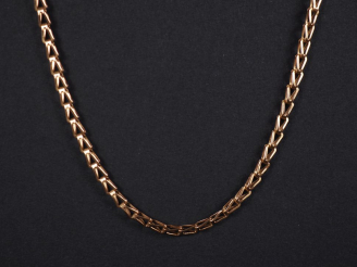 Vente aux enchères Chaine en or jaune 750, maille fantaisie triangulaire.  Long. 47,5 cm 