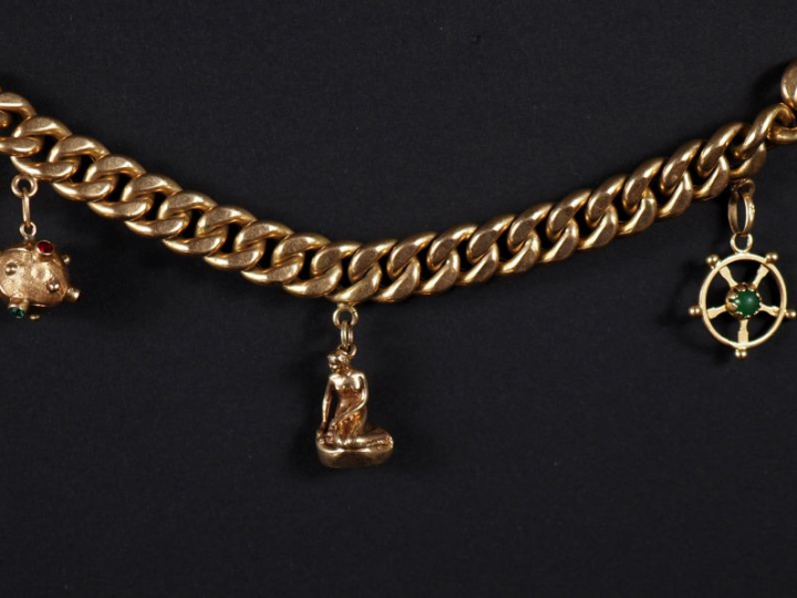 Bracelet souple en or jaune 750, maille gourmette, agrémenté de trois 