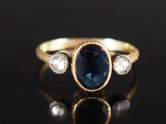 Vente aux enchères Bague jonc Napoléon III en or jaune 750, sertie en son centre d'une pi