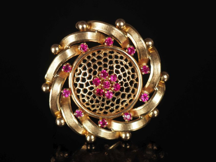 Ravissante broche (pendentif) ronde en or jaune 750, à décor ajouré et