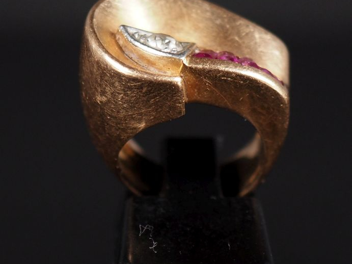 Bague de style 1940 de forme mouvementée en or jaune 585, sertie d'un 