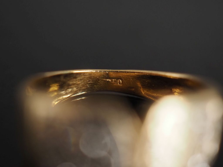 Bague bandeau en or jaune 750, sertie de deux pavages de petits diaman