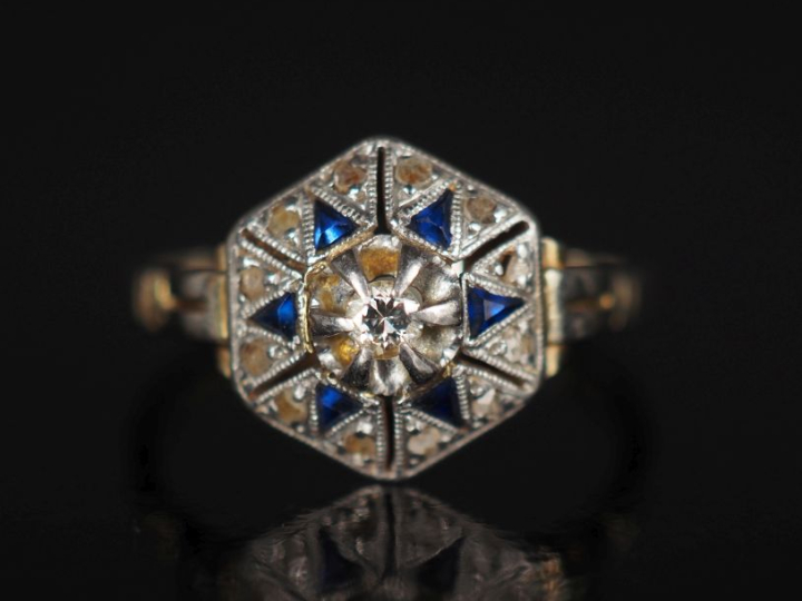 Petite bague de style Art déco en or 750, sertie de petits diamants et