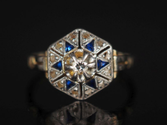 Vente aux enchères Petite bague de style Art déco en or 750, sertie de petits diamants et