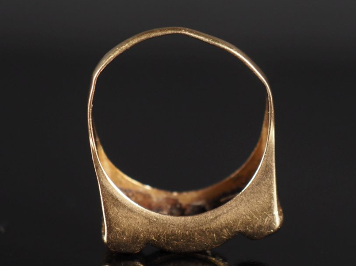 Bague pont de style 1940 en or jaune 750, à décor de godrons et sertie