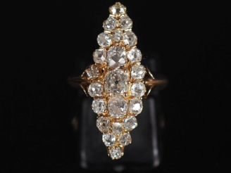 Vente aux enchères Bague de forme marquise en or jaune 375, sertie de diamants taille anc
