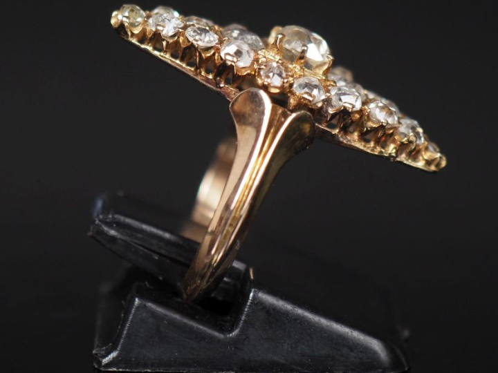 Bague de forme marquise en or jaune 375, sertie de diamants taille anc