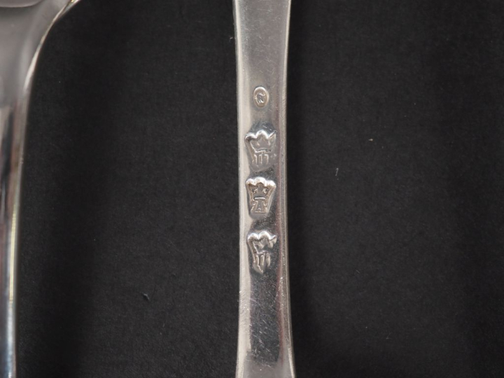 Ensemble comprenant cinq cuillères et une fourchette XVIIIème en argen