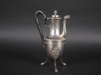 Vente aux enchères Théière fin XVIIIème - début XIXème en argent 950, poinçon au 1er Coq,