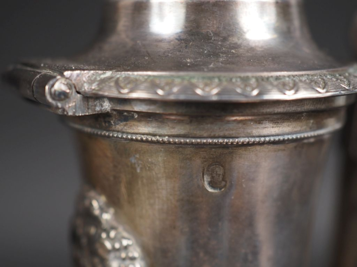 Théière fin XVIIIème - début XIXème en argent 950, poinçon au 1er Coq,