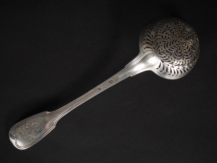 Cuillère à saupoudrer début XIXème en argent 950, poinçon au 2ème Coq,