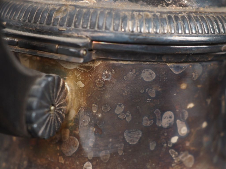 Service à café trois pièces en argent 925, poinçon Minerve, à décor de