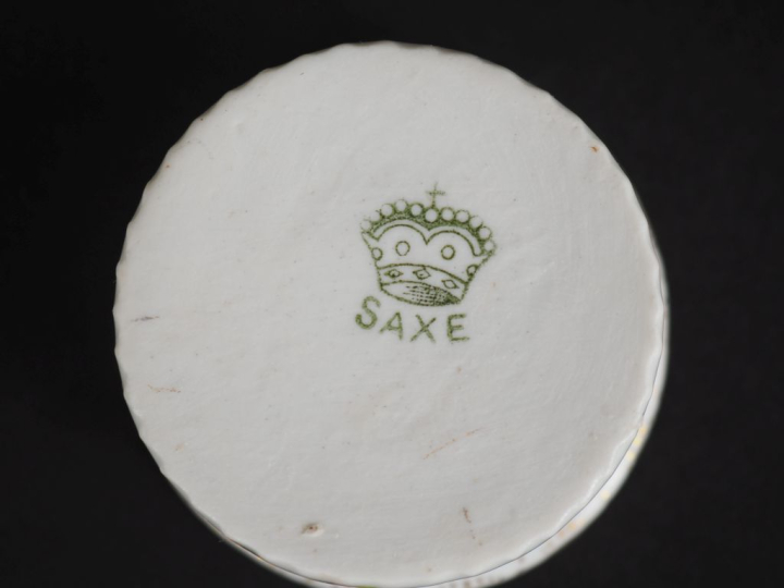 Suite de dix petits ramequins à beurre ou à crème en porcelaine polych