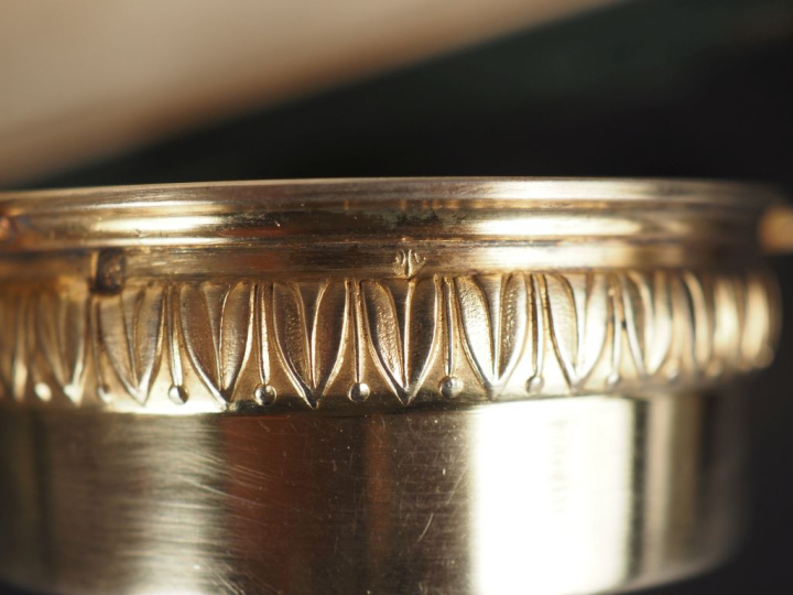 Suite de dix petits ramequins à beurre ou à crème en porcelaine polych