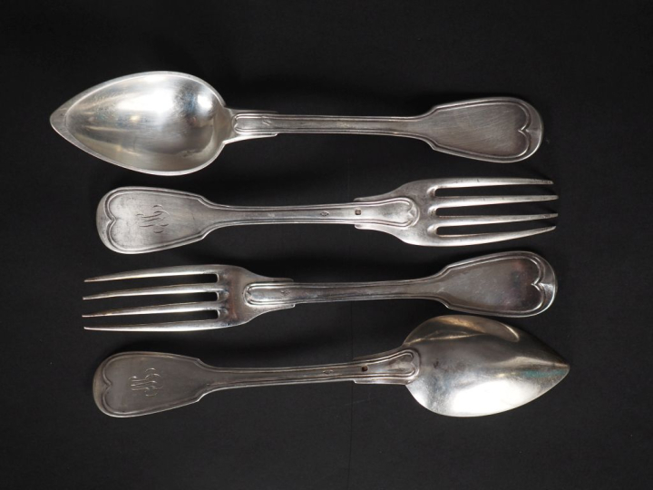 Suite de douze grands couverts en argent 925, poinçon Minerve, modèle 