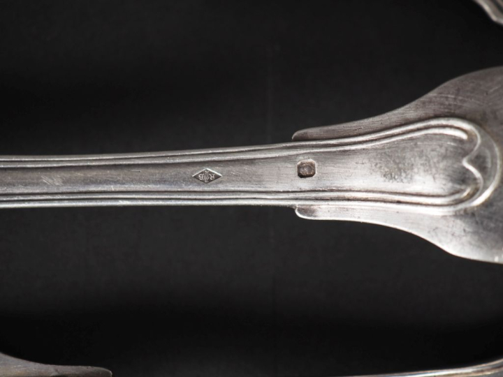 Suite de douze grands couverts en argent 925, poinçon Minerve, modèle 