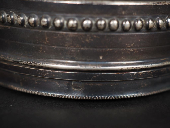 Ensemble comprenant :  - une bourse de style Art Nouveau en argent, à 