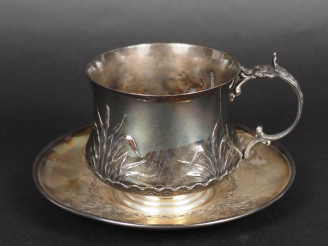 Vente aux enchères Tasse et sa sous-tasse de style Art Nouveau en argent 925, poinçon Min