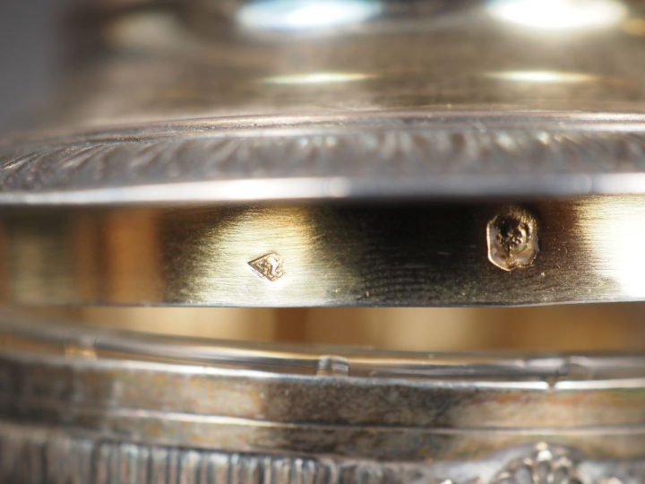 Sucrier à anses de style Louis XVI en argent 925, poinçon Minerve, et 