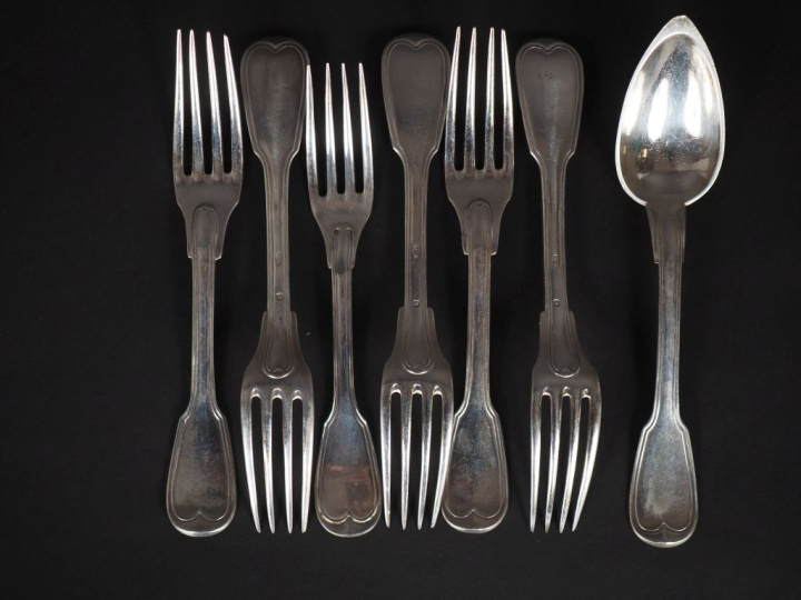 Un grand couvert et cinq fourchettes en argent 925, poinçon Minerve, m