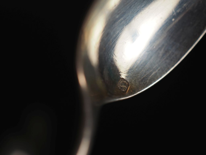 Suite de six petites cuillères de style Louis XVI en argent 925, poinç