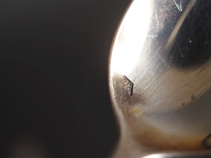 Suite de six petites cuillères de style Louis XVI en argent 925, poinç