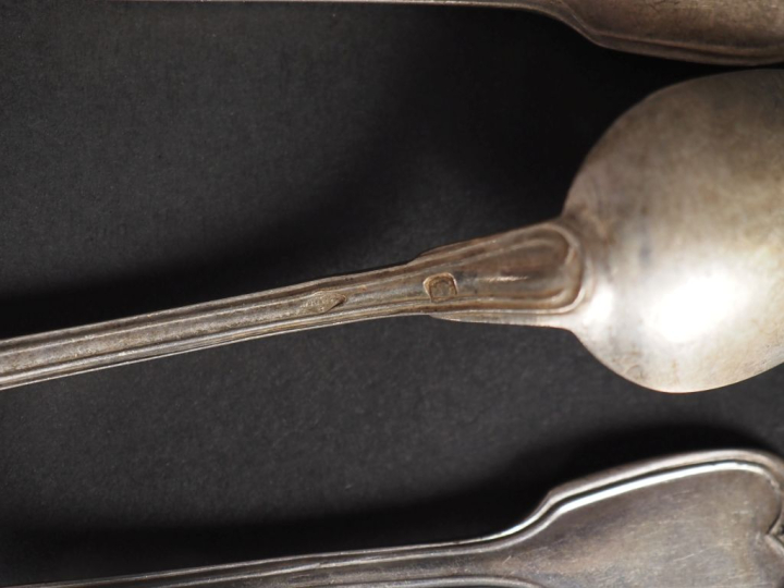 Suite de six petites cuillères en argent 925, poinçon Minerve, modèle 