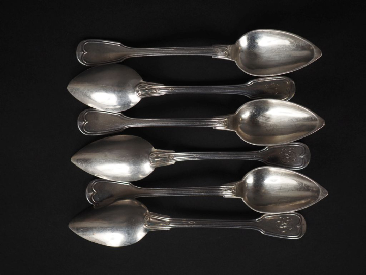 Suite de six petites cuillères en argent 925, poinçon Minerve, modèle 