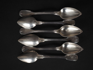 Vente aux enchères Suite de six petites cuillères en argent 925, poinçon Minerve, modèle 