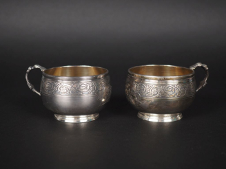 Vente aux enchères Paire de tasses en argent et argent doré 925, poinçon Minerve, à décor