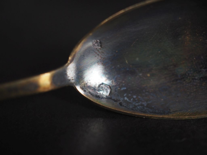 Coquetier et sa cuillère de style Louis XVI en argent 925, poinçon Min