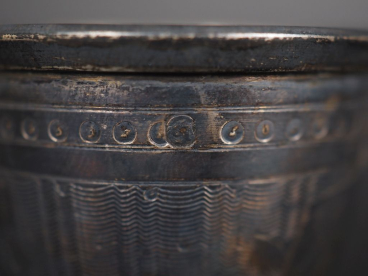 Coquetier et sa cuillère de style Louis XVI en argent 925, poinçon Min