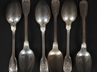 Vente aux enchères Suite de six petites cuillères en argent 925, poinçon Minerve, modèle 