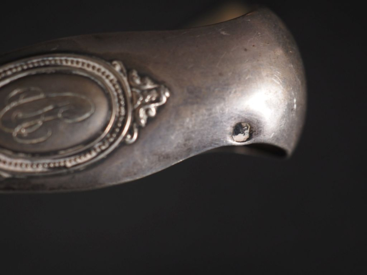 Ensemble comprenant :  - un couvert à entremets en argent 925, poinçon