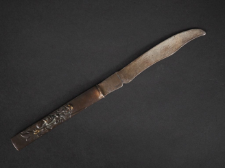 Vente aux enchères Couteau japonais, lame argent 925, poinçon Minerve, manche en métal, à