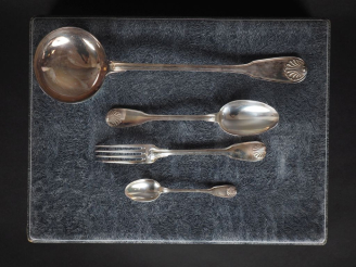 Vente aux enchères BOULENGER Partie de ménagère en métal argenté, modèle à double coquill