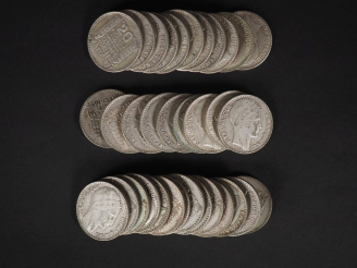 Vente aux enchères Trente quatre pièces de 20 Francs en argent. Poids. 679 g