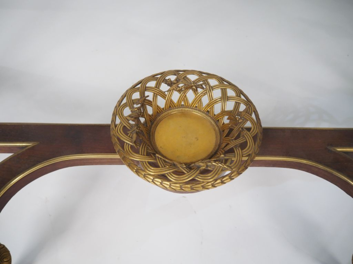 Exceptionnel serre bijoux de style Louis XVI en acajou et placage d'ac