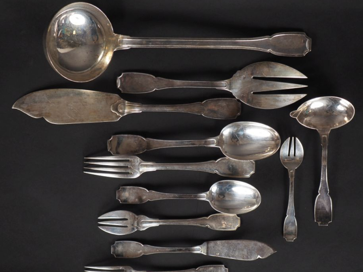 Ménagère de style Art déco en argent 925, poinçon Minerve. Comprenant 