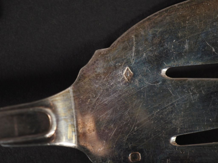 Ménagère de style Art déco en argent 925, poinçon Minerve. Comprenant 