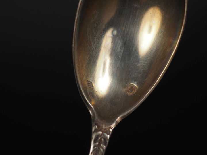 Timbale de style Art déco à pans coupé en argent 925, poinçon Minerve.