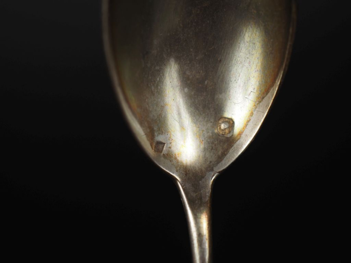 Timbale de style Art déco à pans coupé en argent 925, poinçon Minerve.